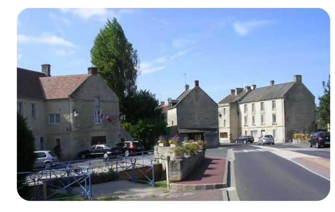 Logement Cosy Parking Prive Situe Au Coeur Du Village Reviers Esterno foto