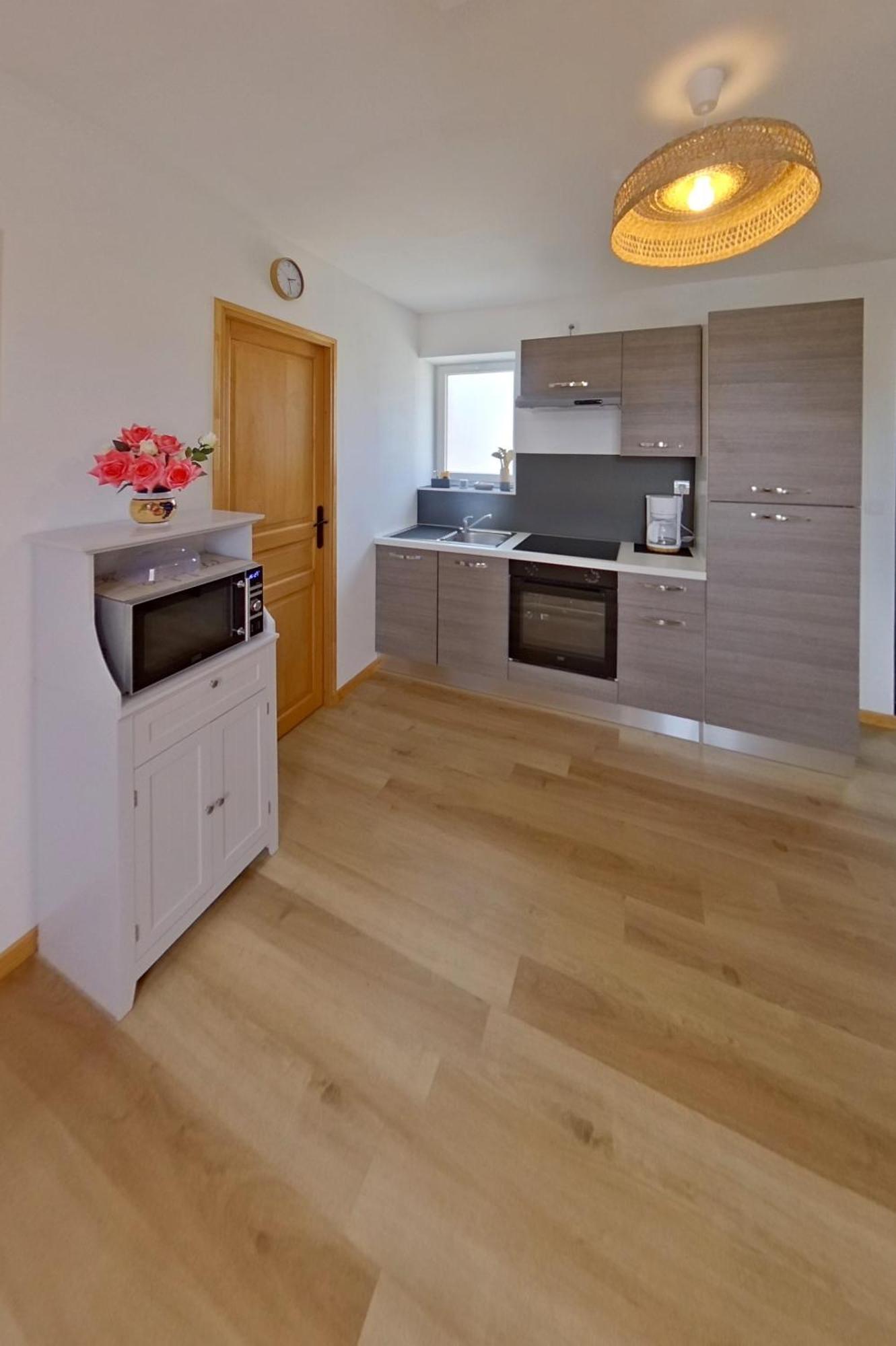 Logement Cosy Parking Prive Situe Au Coeur Du Village Reviers Esterno foto