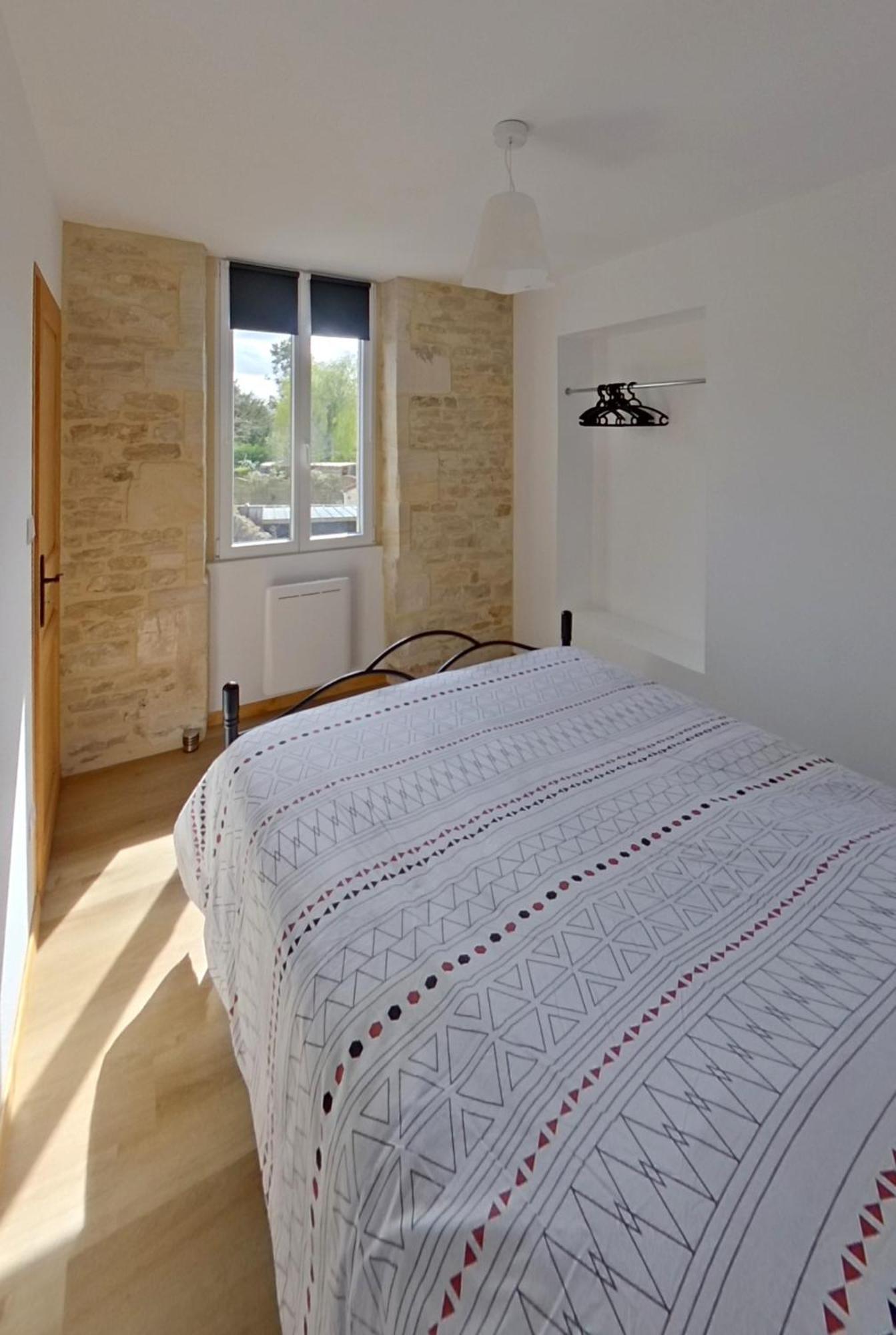Logement Cosy Parking Prive Situe Au Coeur Du Village Reviers Esterno foto